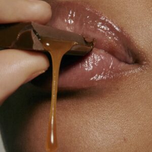 Rhode Peptide Lip Treatment – Caramel Kiss Edition - Figura 3